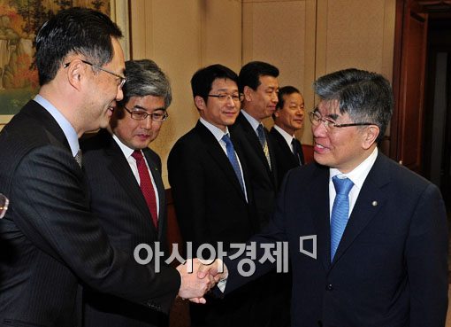 [포토]중소기업인 만나는 김중수 총재