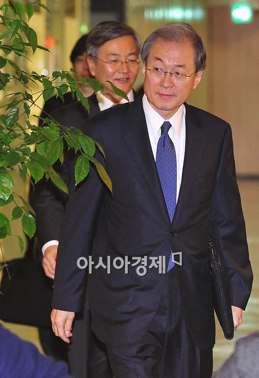 [포토]간담회장 들어서는 박태호