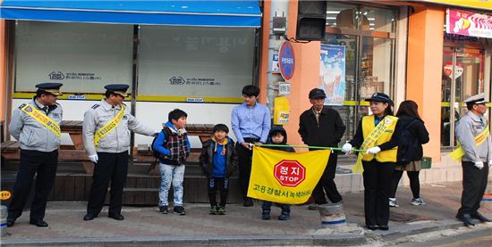 녹색어머니회에 예산을 지원할 수 있는 법적 근거가 마련된다. 이노근 새누리당 의원은 이 같은 내용을 담은 도로교통법 개정안을 대표발의했다.(아시아경제신문 자료사진)