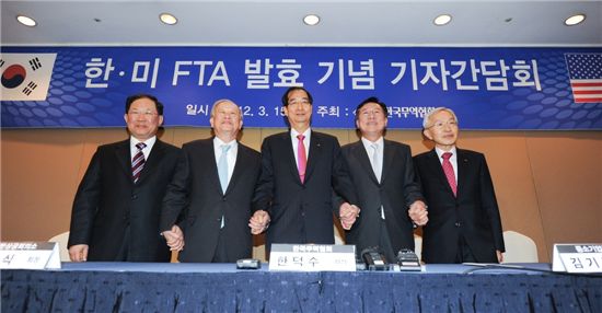 FTA민간대책위원회 "한·미 FTA 발효 환영"