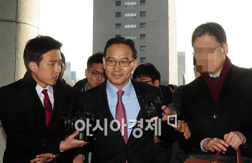 [포토] 검찰 들어서는 선종구 회장