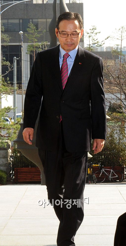 [포토] 고개 숙인 선종구 하이마트 회장