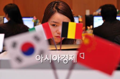 [포토] 분주한 눈빛