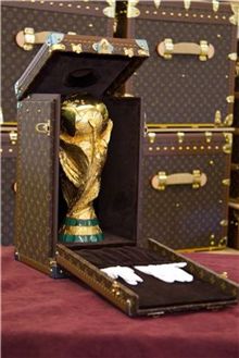 ▲루이뷔통이 지난 2010년 FIFA 남아공 월드컵에서 처음 선보인 FIFA 월드컵™ 트로피 트렁크.