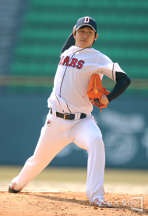 [포토] 두산 선발투수 이용찬 '힘차게~'