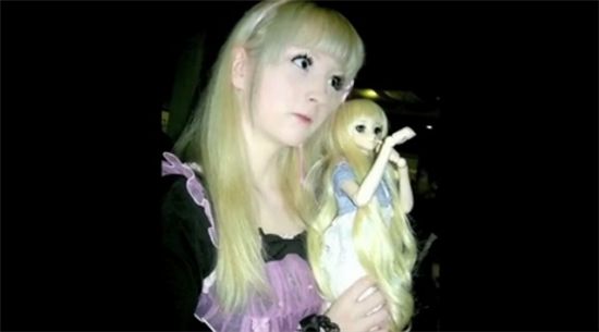 구체관절인형소녀 "서클렌즈 지름이 무려…"