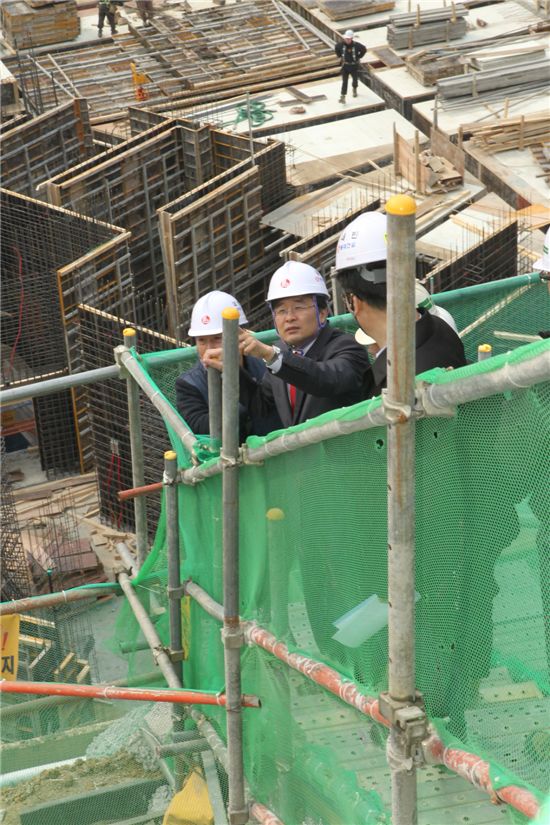 김우영 은평구청장, 재난위험시설물 합동 점검 나서 