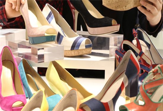왕발女가 늘어난다..구두 평균 사이즈 '240mm'