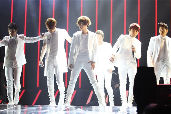 Shinhwa members at "2012 SHINHWA GRAND TOUR IN SEOUL 'THE RETURN'" [Shinhwa Company]