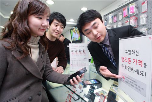 KT "올레닷컴에서 휴대폰 비싸게 샀는지 확인하세요~" 