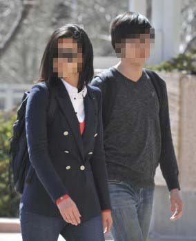 ▲ 엘모로 바위에 낙서한 죄로 벌금 2만9782달러를 부과받은 한국계 유학생들(출처: ABQ Journal)