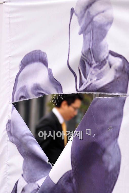 [포토] 구멍난 박정희