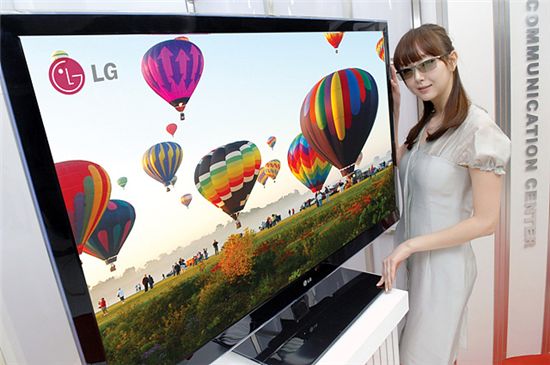 LG디스플레이의 FPR 3D 패널이 채용된 LG전자의 2012 시네마3D TV 신제품