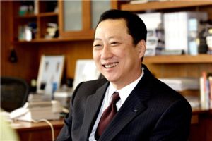 박용만 회장, 박용현 회장 뒤이어 두산그룹 이끈다