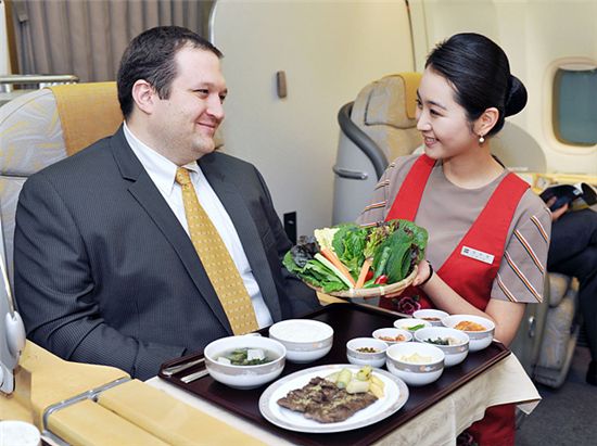 아시아나항공, 봄 채소 기내식 제공 