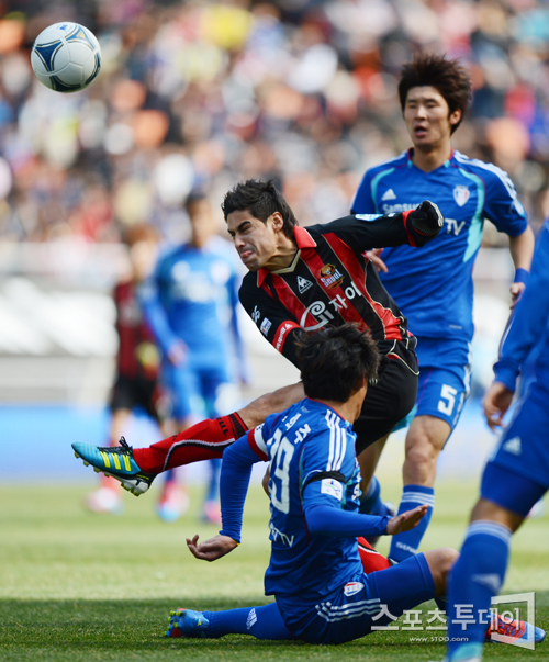 [포토] 몰리나 '하늘 향하는 슈팅'