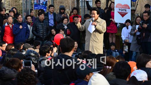 [포토] 지지유세 펼치는 정동영