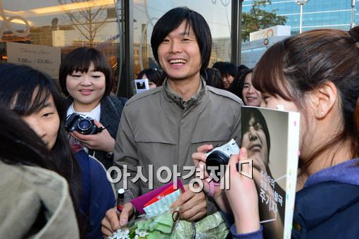 [포토] 주 기자의 미소