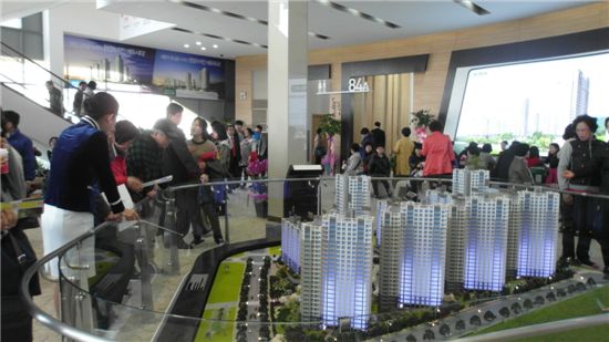 세종 수자인 에듀파크·시티 분양.. 주말 3.5만명 몰려