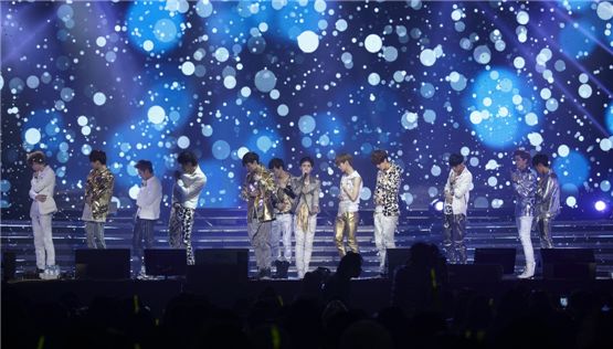 EXO-K and EXO-M during their showcase held in Seoul, South Korea on March 31, 2012. [SM Entertainment]
