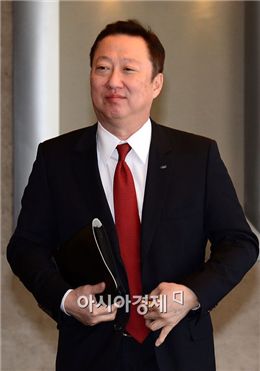 "신고합니다. 두산 박용만" 그룹 회장님의 경제단체 데뷔전 