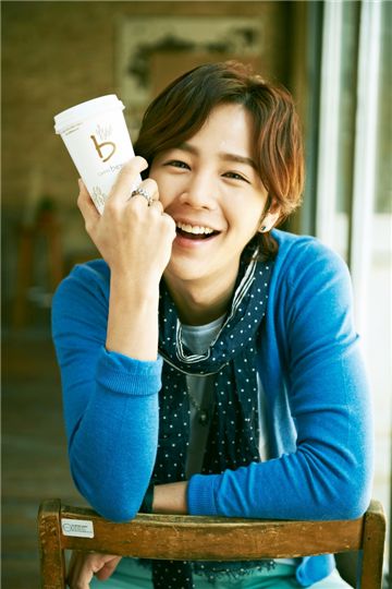 Jang Keun-suk's photo from Cafe Bene's photo shoot [Tree J. Company]