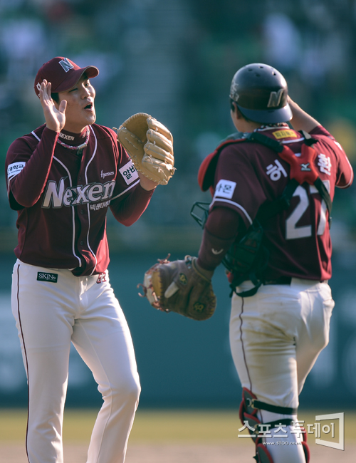 [포토] 한현희 '승리가 너무 기뻐~'