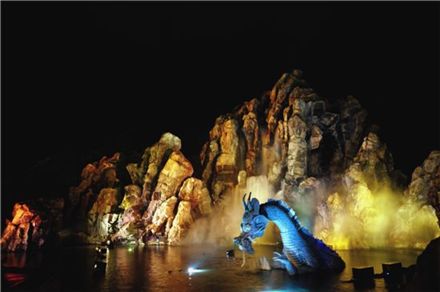 롯데호텔제주, 개관 12주년 기념 '화산분수쇼' 선봬 