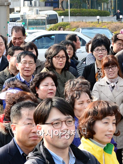 [포토] 유세현장 지켜보는 유권자들