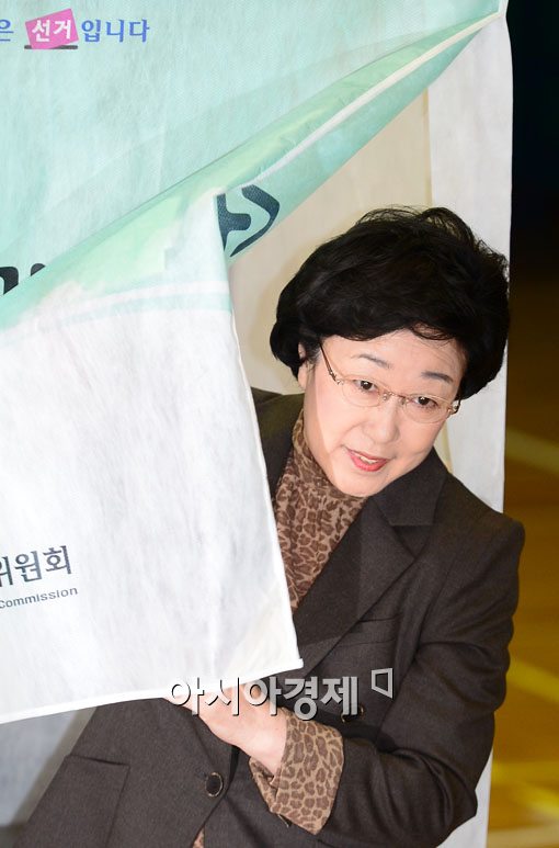 [포토] 투표 마친 한명숙 대표