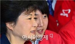[포토] 눈 맞춘 박근혜-이준석