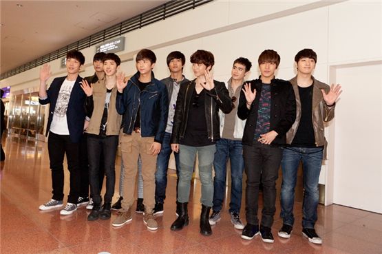 2PM and 2AM members at Tokyo International Airport on April 10 [Big Hit Entertainment]