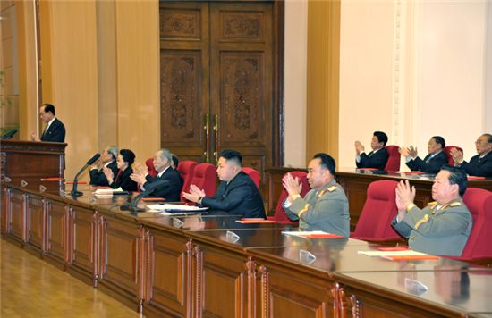 11일 열린 북한 노동당 제4차 당대표자회에 참석한 김정은(가운데) 당 제1비서.<출처:노동신문>