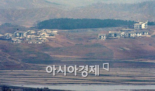 [포토] 적막감 도는 북한 마을