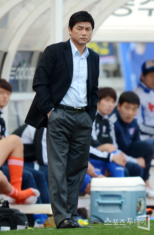 [포토] 윤성효 감독 '수원 가는 길, 누가 막겠나'