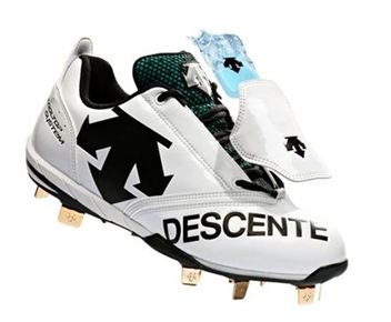 데상트, 기능성 야구화 '쿨 탑' 출시