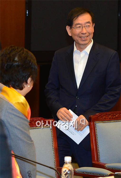 [포토] 보고회 참석하는 박원순