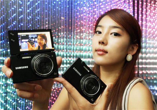 삼성, 콤팩트 카메라 '미러팝 MV800' 판매 1위