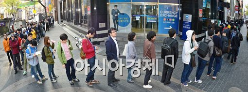 [포토] 뉴아이패드를 기다리는 사람들