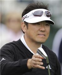 위창수, 8위서 '고군분투'