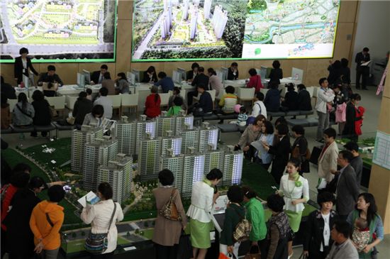 '울산 에일린의 뜰 3차'견본주택, 주말인파로 '북적'