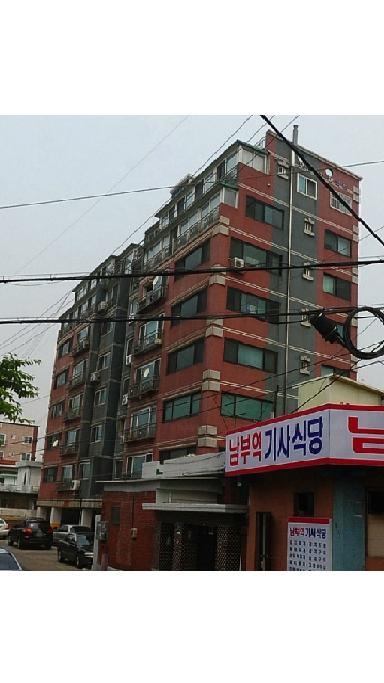 2003년 완공된 후 점점 기울어져 입주민들이 불안을 호소하고 있는 인천 남구 숭의동 소재 W아파트.