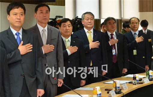 [포토] 국민의례하는 한국교총 회원등