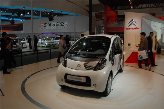 [2012베이징모터쇼]탄소배출 '0'..시트로엥 전기車 'C-제로'