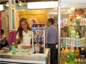롯데칠성음료가 러시아에서 판촉행사를 펼치고 있다.