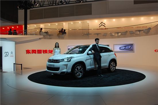 [2012베이징모터쇼]"고급차 시장 공략".. 시트로엥 'C4 에어크로스'