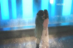 A capture scene from SBS' "Love Rain" ninth episode [SBS]