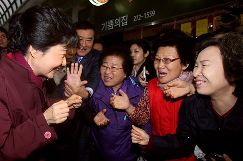 박근혜, 당내 갈등에 "총선 끝난지 얼마나 됐다고..." 