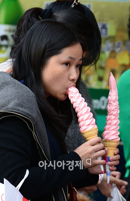 [포토] '쇼핑후 먹는 아이스크림은 꿀맛'