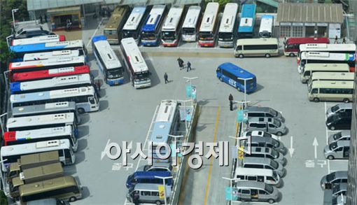 [포토] 외국 관광객 버스로 가득찬 주차장